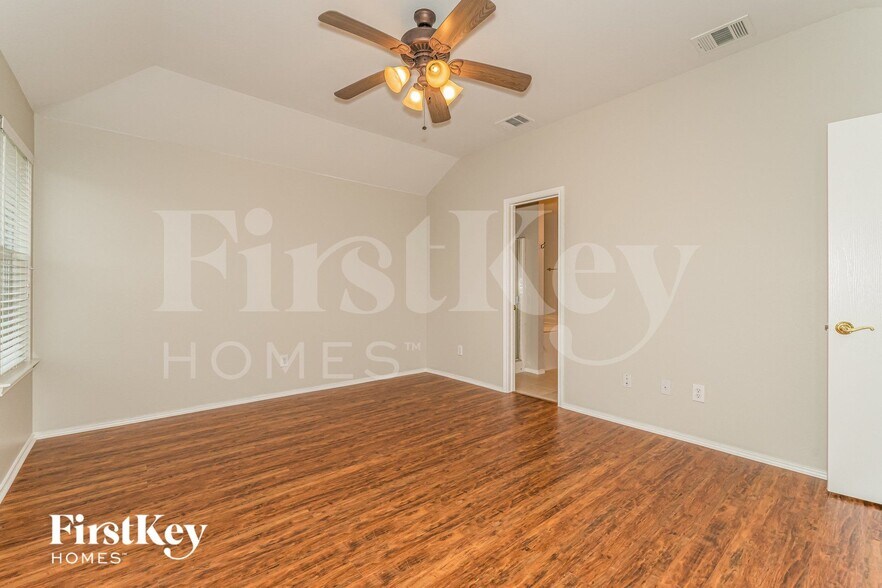 Building Photo - 207 Amherst Dr