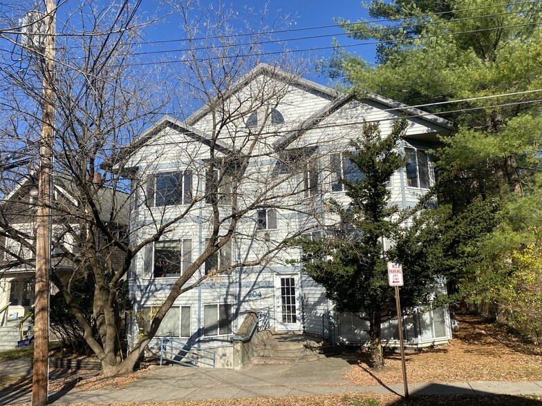 Building Photo - 204 Miller St