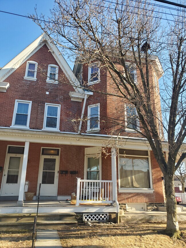 Primary Photo - 1 N 5th St