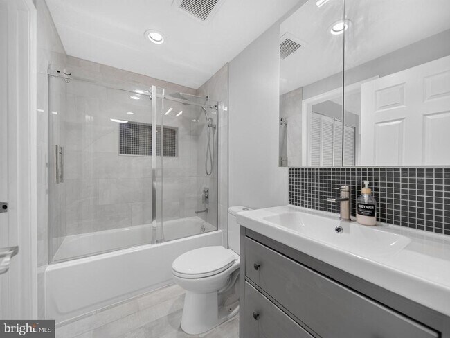 Building Photo - 7648 Fairbanks Ct