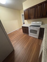 Building Photo - 1118 Revell Ave