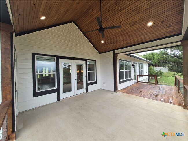 Building Photo - 427 Primrose Path