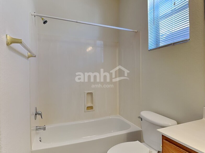 Building Photo - 12363 W Jackson St