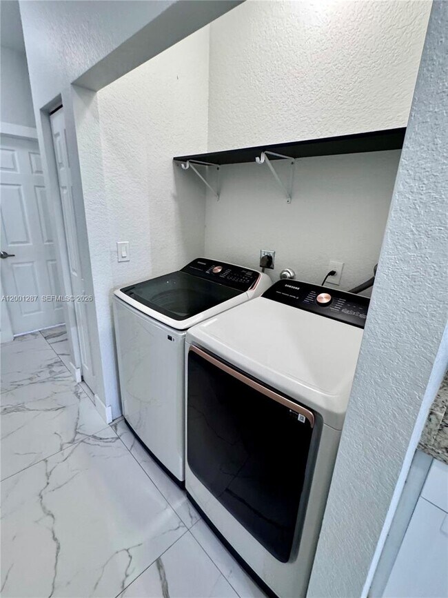 Building Photo - 21405 Ingraham Ave Rd