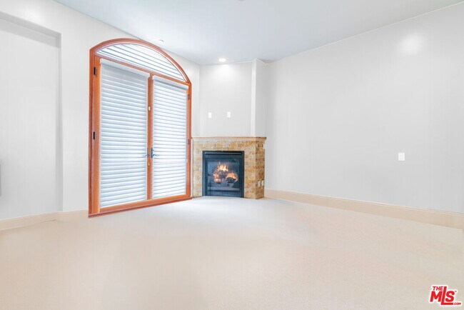 Building Photo - 16123 Sunset Blvd