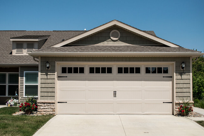 Apartments with Two-Car Attached Garages - Redwood Simpsonville Neely Ferry Road