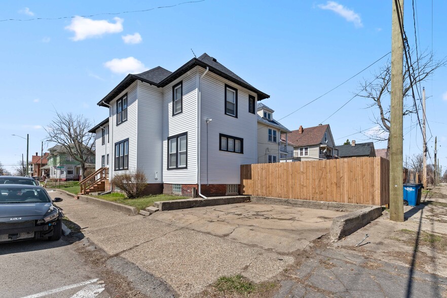 Primary Photo - 7407 E Vernor Hwy