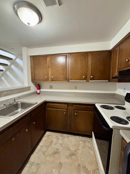 Building Photo - 11 Gloucester Ave