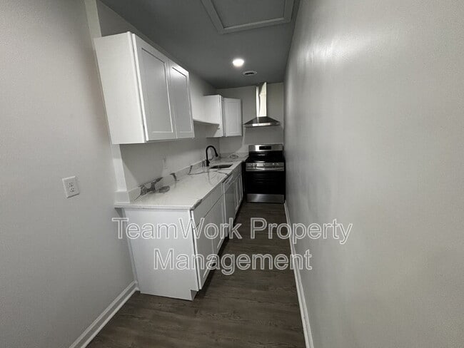 Building Photo - 3011 Terry Dr