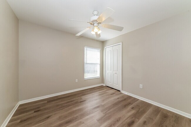 Building Photo - 926 Summer Breeze Dr