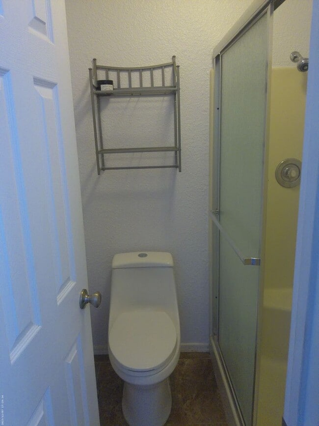 Building Photo - Pool Home 3 bedroom 2 bathroom Long term