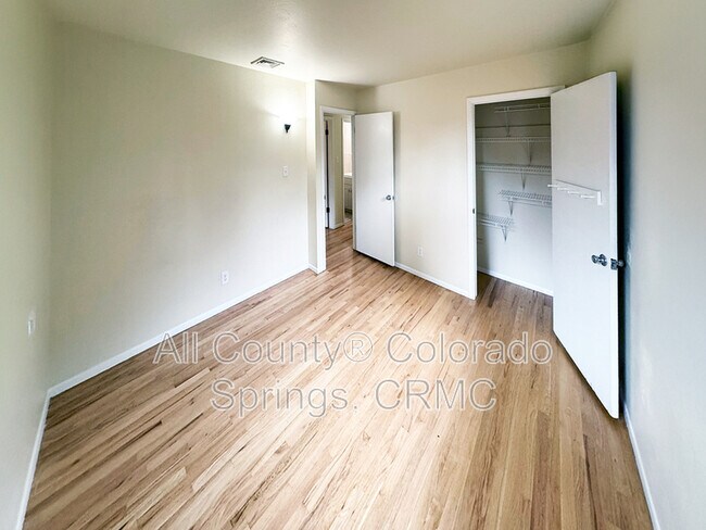 Building Photo - 2122 Meyers Ave