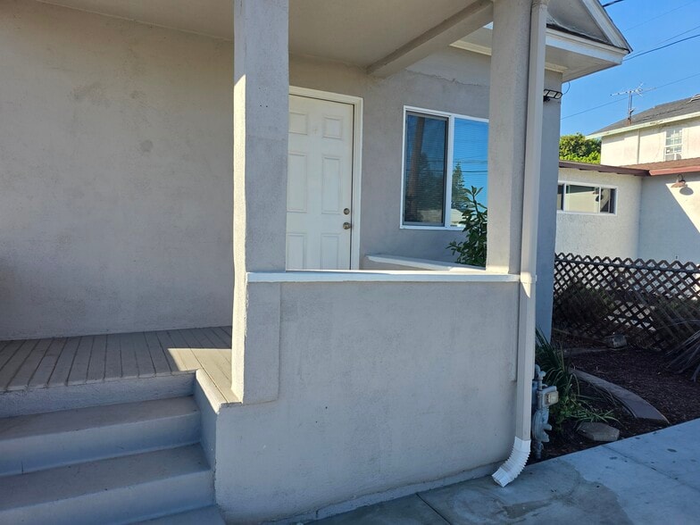 Building Photo - 247 W Sepulveda St