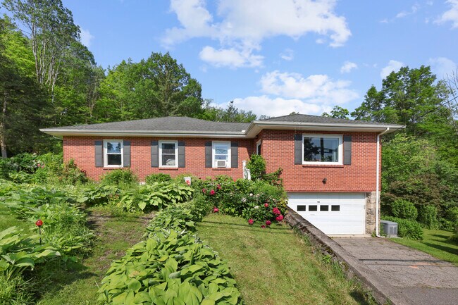 Building Photo - 98 Aetna Ave