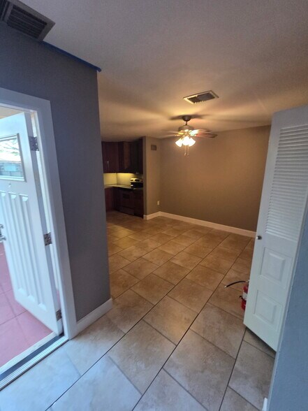Building Photo - 5217 Cedarbend Dr