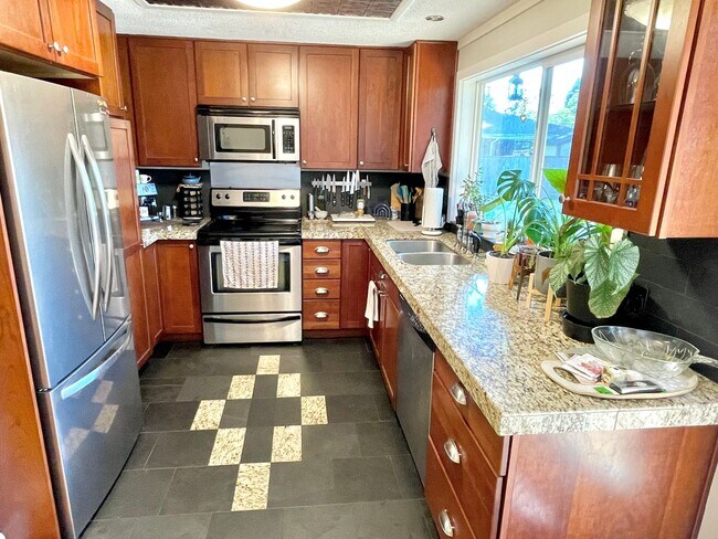 Building Photo - Powellhurst-Gilbert Updated Ranch Home wit...