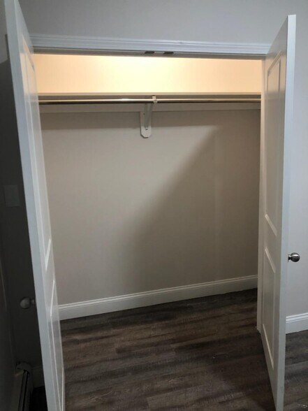 Building Photo - 65 Park Dr