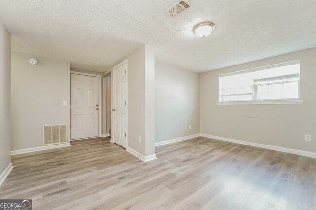 Building Photo - 5591 Spg Hl Bnd