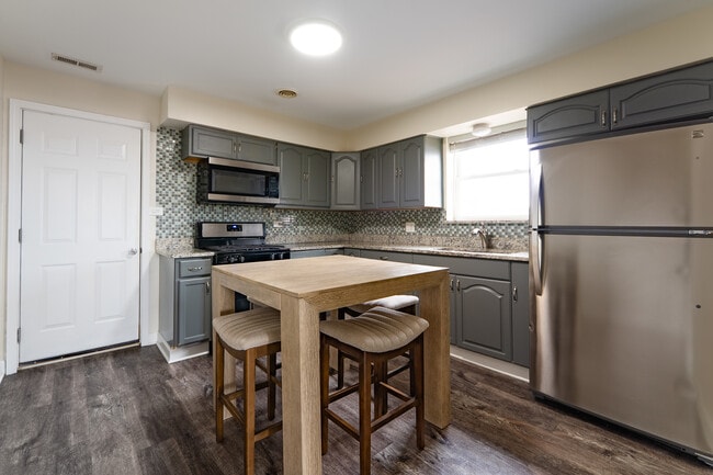 Building Photo - 1826 N 40th Ave