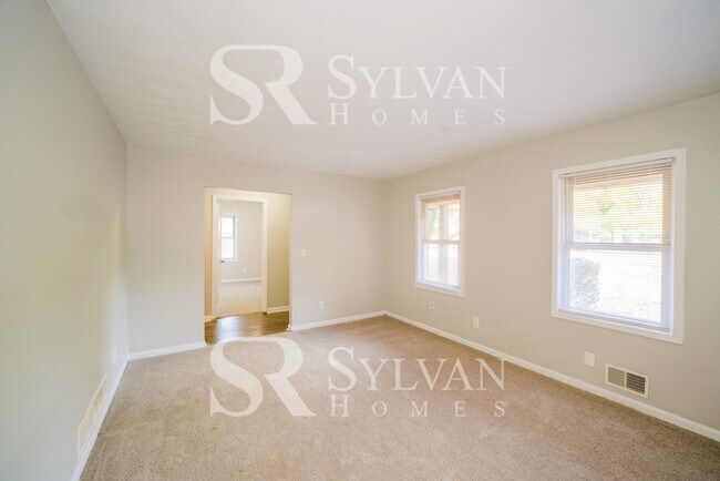 Building Photo - Cute, cozy and comfortable