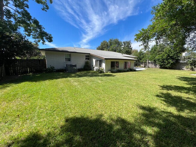 Building Photo - Splendid 3 Bed/2 Bath Home in North Pensacola
