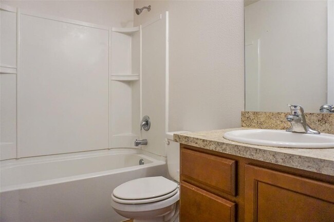 Building Photo - 960 Woodlark Dr