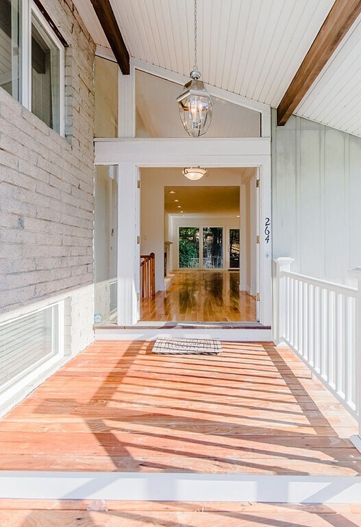 Building Photo - 264 Country Way