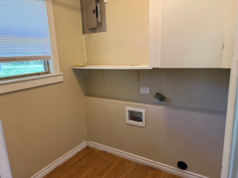 Building Photo - 609 Lane Dr