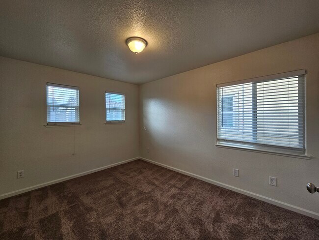 Building Photo - 8 Halsey Pl