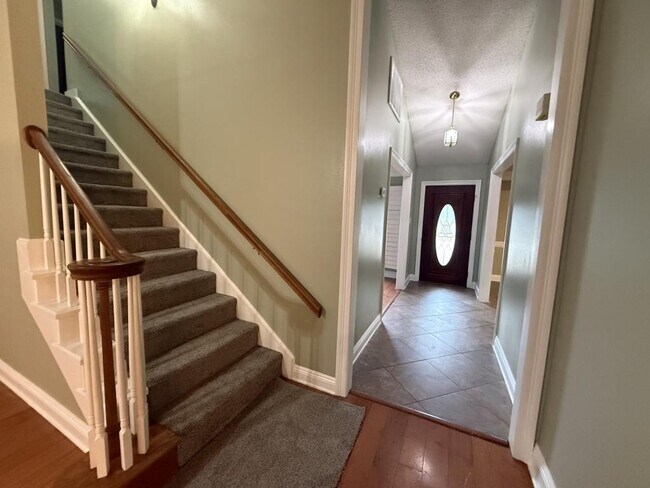Building Photo - 2065 Juniper Dr