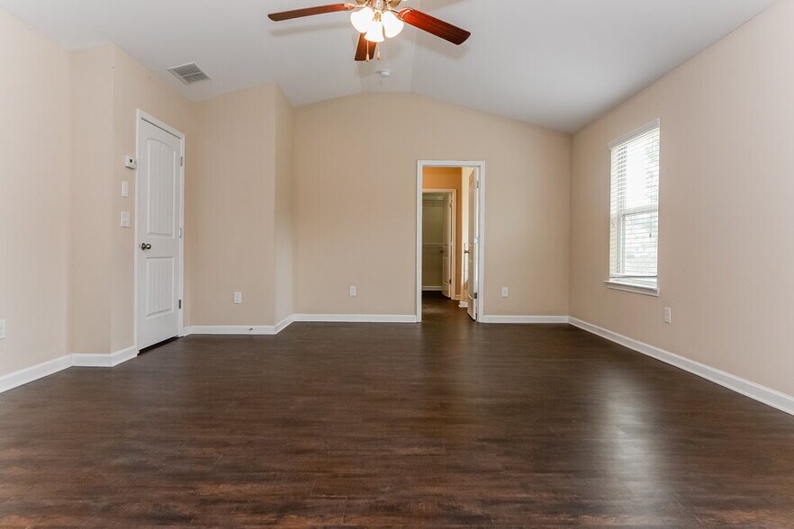 Building Photo - 705 Yukon Way