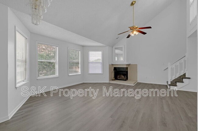 Building Photo - 517 Mary Robert Ln
