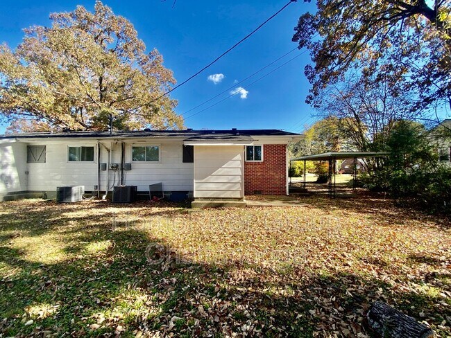 Building Photo - 2027 Lee St