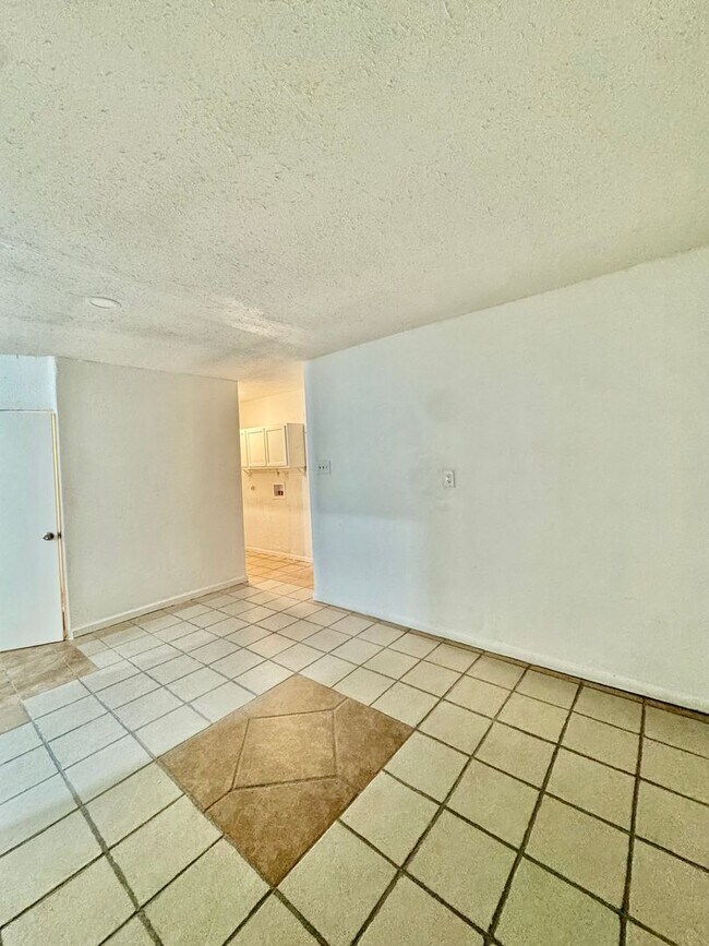 Building Photo - Spacious 4 Bedroom / 3 Bath Home for Rent – Westside Corpus Christi (Section 8 Welcomed)