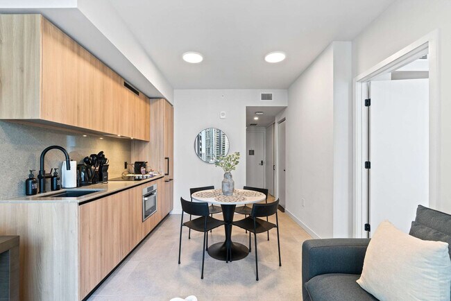 Building Photo - 121 NE 5th St