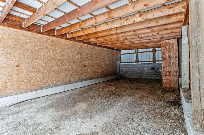 Building Photo - Lolo 4 bedroom, 2 bath, 2,520 Sq. Ft. home...