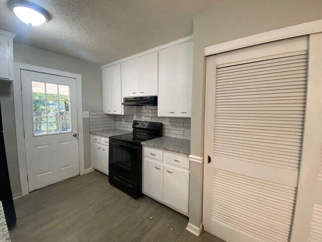 Building Photo - Completely Remodeled 3/2 in Prattville!