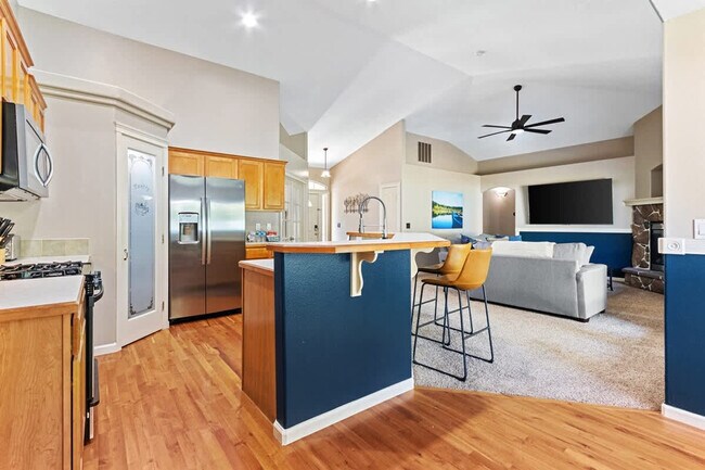Building Photo - 2480 W San Remo Ct