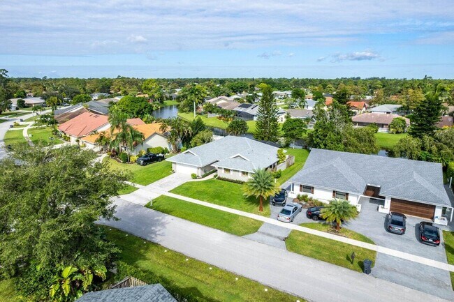 Building Photo - 13471 Barberry Dr