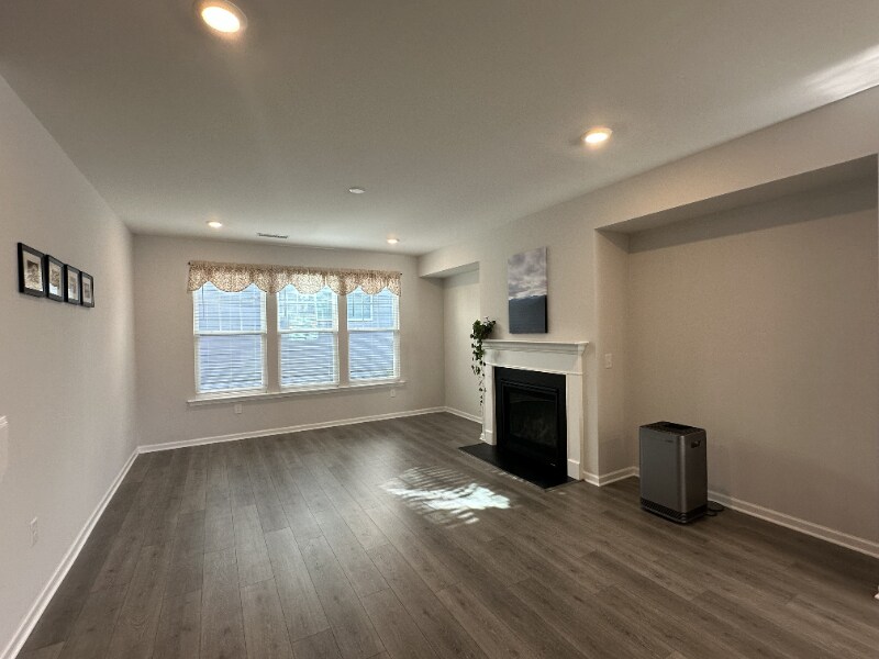 Building Photo - 7125 Crested Iris Pl