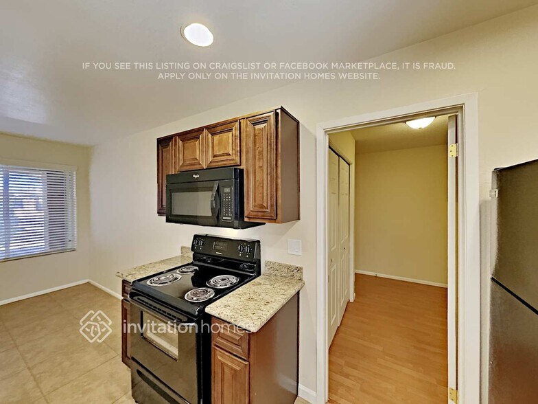 Building Photo - 1354 W Pecos Ave