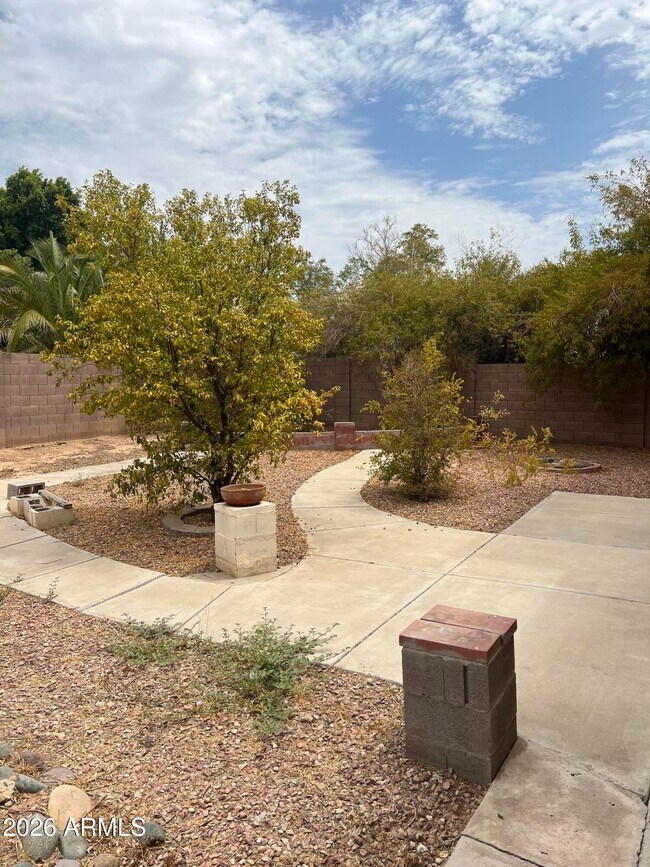 Building Photo - 13518 W Verde Ln