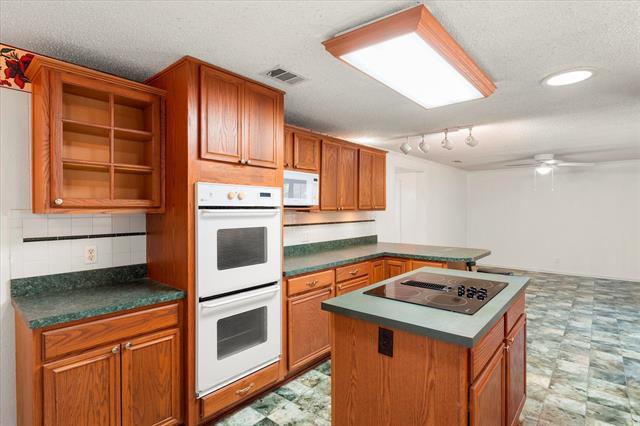 Building Photo - 602 Legendary Ln