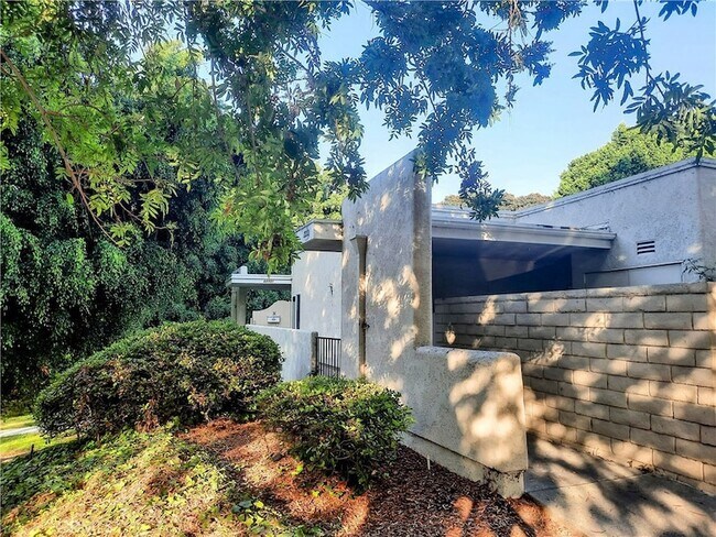 Building Photo - 2233 Via Puerta