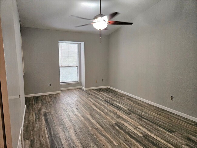 Building Photo - 5711 Sugar Hill Dr