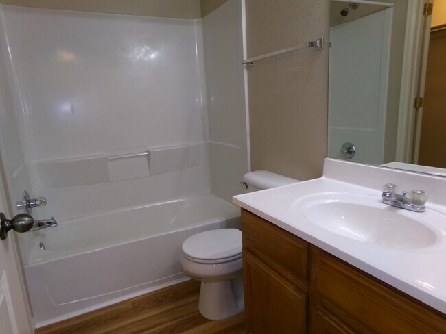 Building Photo - 844 Apex Dr