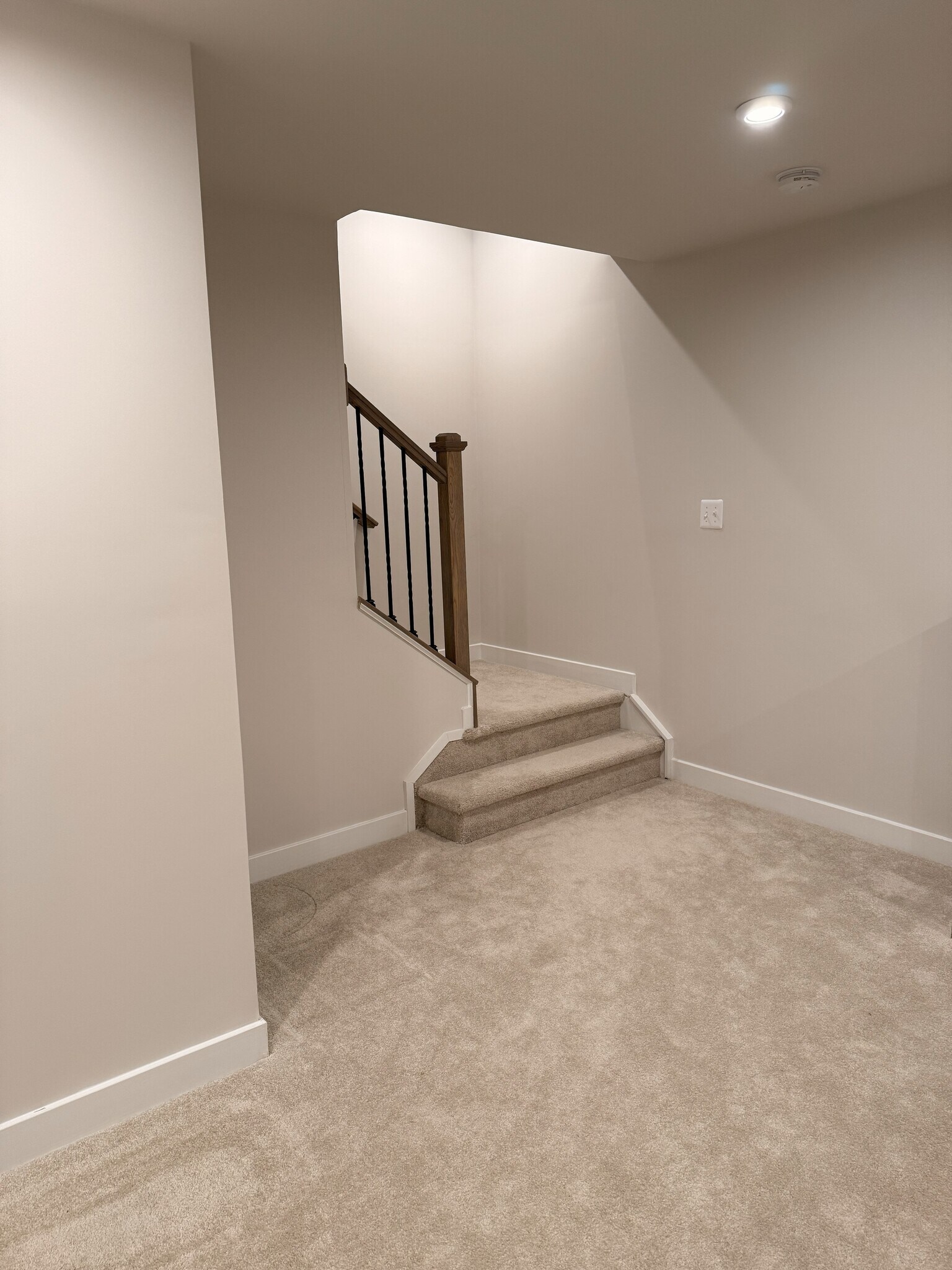 Building Photo - 3212 Vanessa Dr