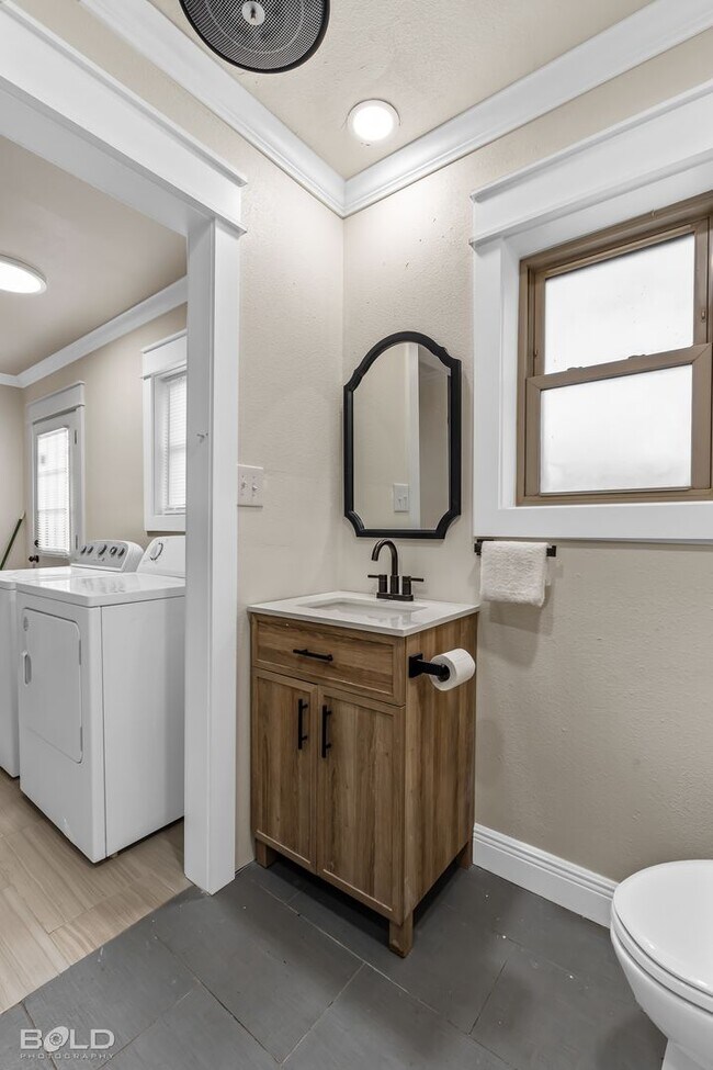 Building Photo - 1606 Joy Dr