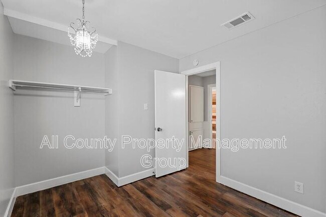Building Photo - 2504 S Fielder Rd