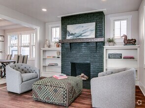 Building Photo - FULLY UPDATED - 4Bedroom on the Arkansas Side